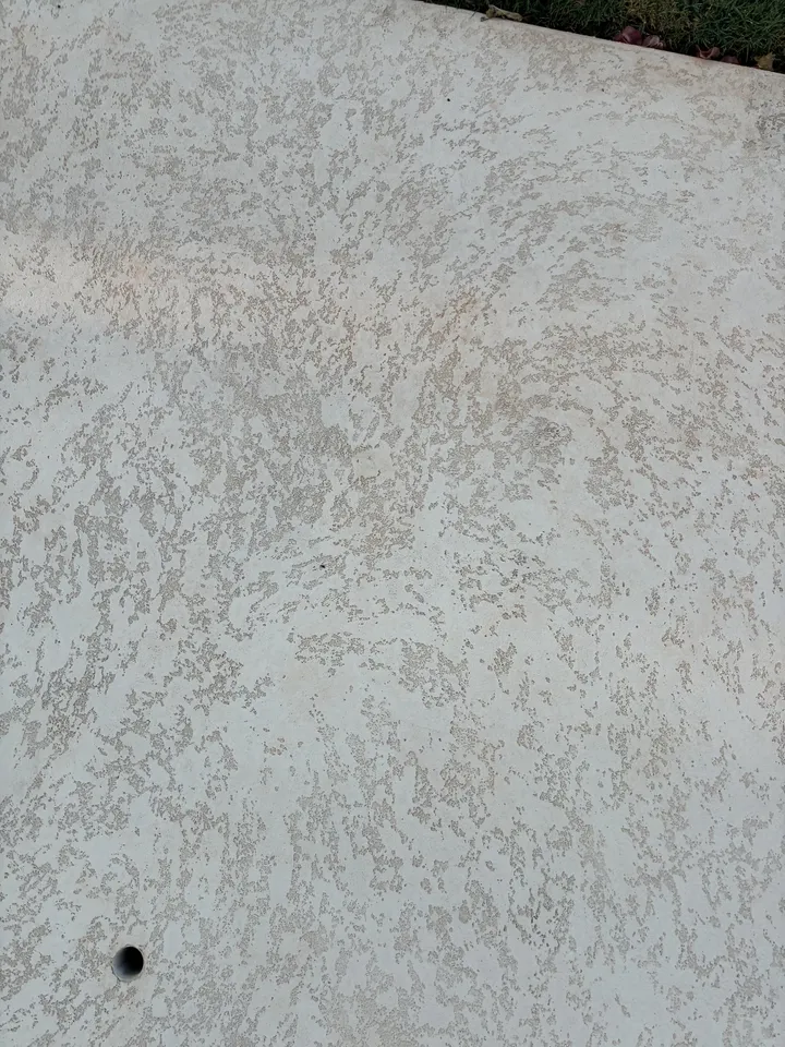 Close-up of knockdown-texture deck coating