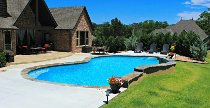 Large luxury backyard pool with integrated spa and contemporary design
