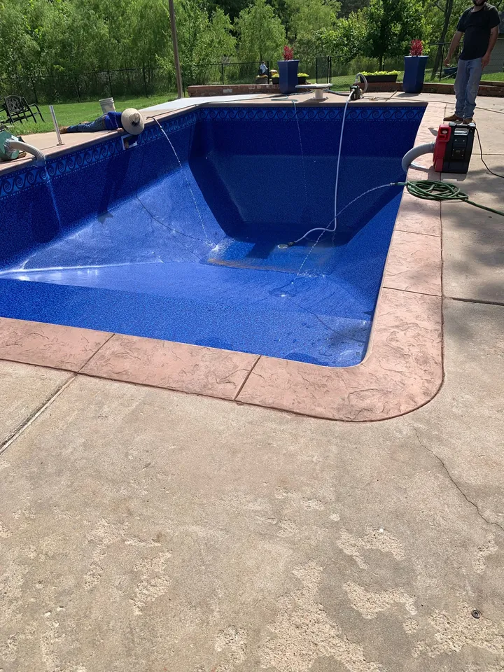 New vinyl liner in an L-shaped pool, refilled after renovation